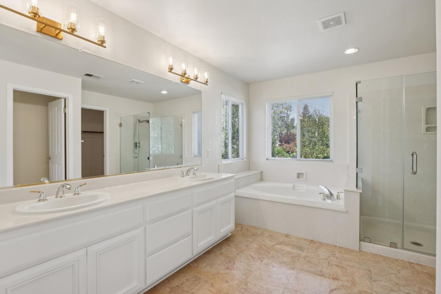 Detail Gallery Image 14 of 25 For 15 Centennial Way, San Ramon,  CA 94583 - 5 Beds | 3 Baths