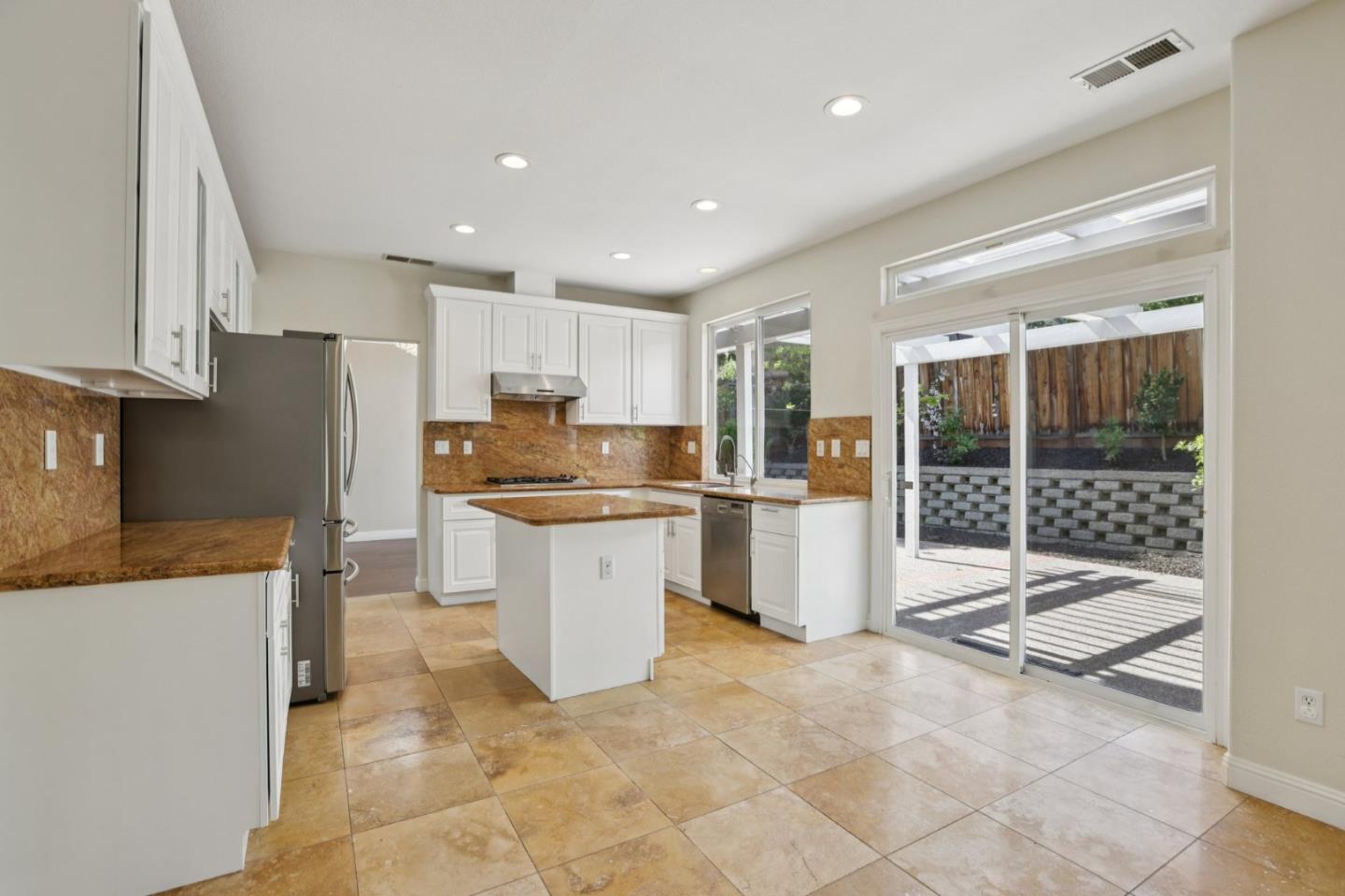 Detail Gallery Image 7 of 25 For 15 Centennial Way, San Ramon,  CA 94583 - 5 Beds | 3 Baths