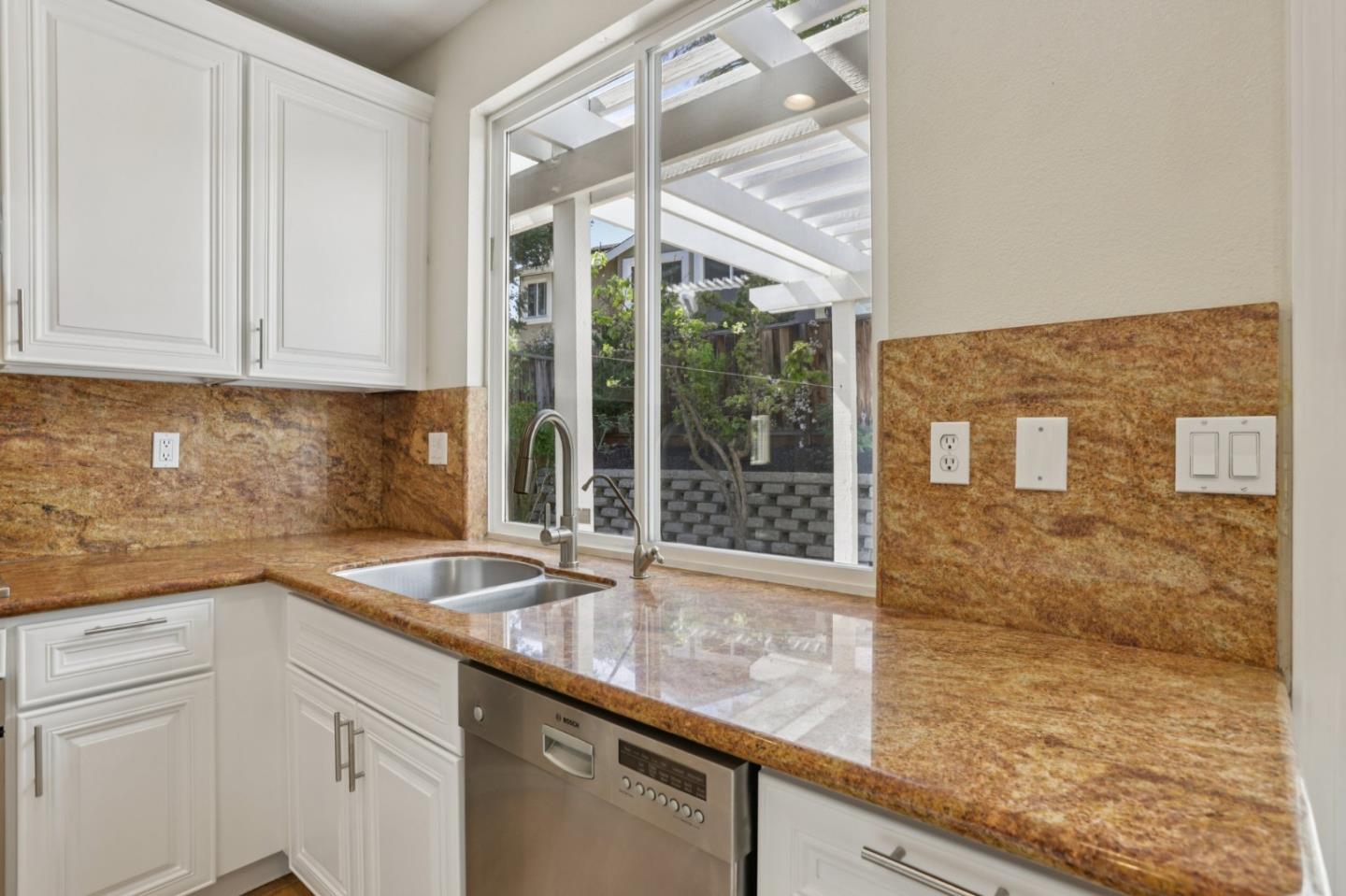 Detail Gallery Image 9 of 25 For 15 Centennial Way, San Ramon,  CA 94583 - 5 Beds | 3 Baths