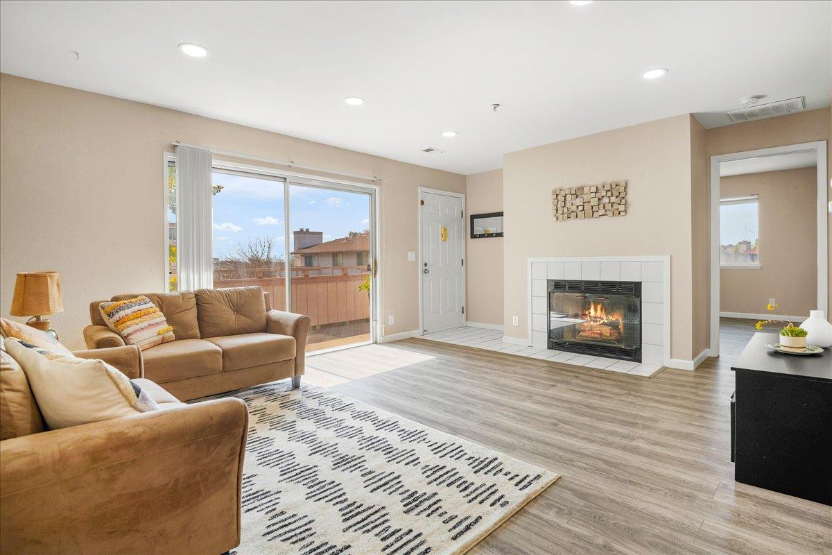 Front Image Thumbnail for ML82039594