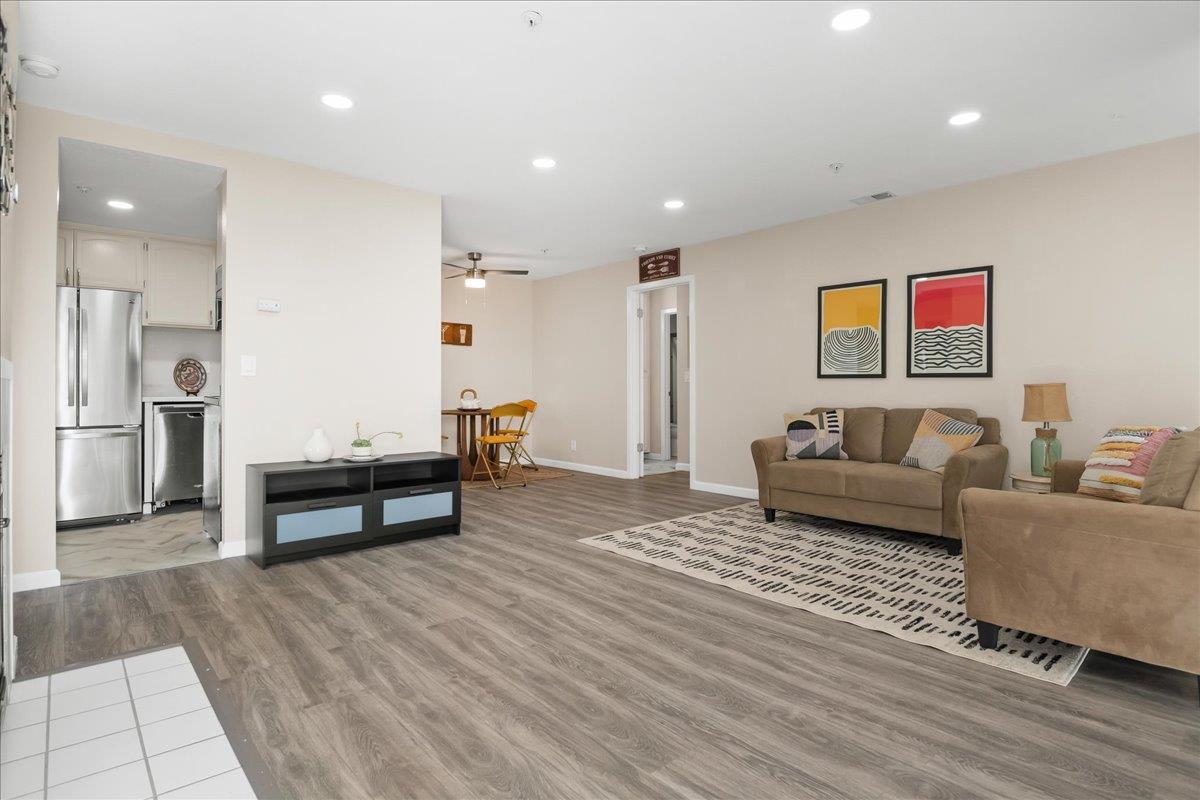 Detail Gallery Image 2 of 13 For 25164 Copa Del Oro Dr #203,  Hayward,  CA 94545 - 2 Beds | 2 Baths