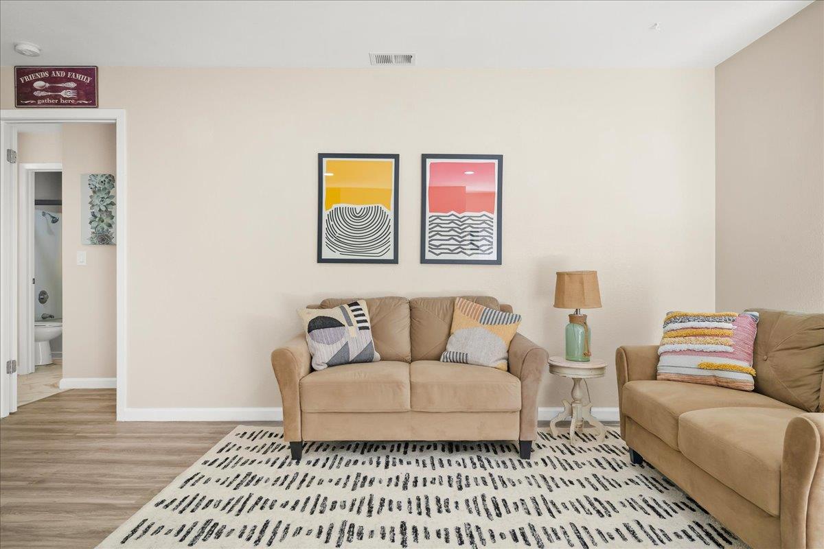 Detail Gallery Image 3 of 13 For 25164 Copa Del Oro Dr #203,  Hayward,  CA 94545 - 2 Beds | 2 Baths