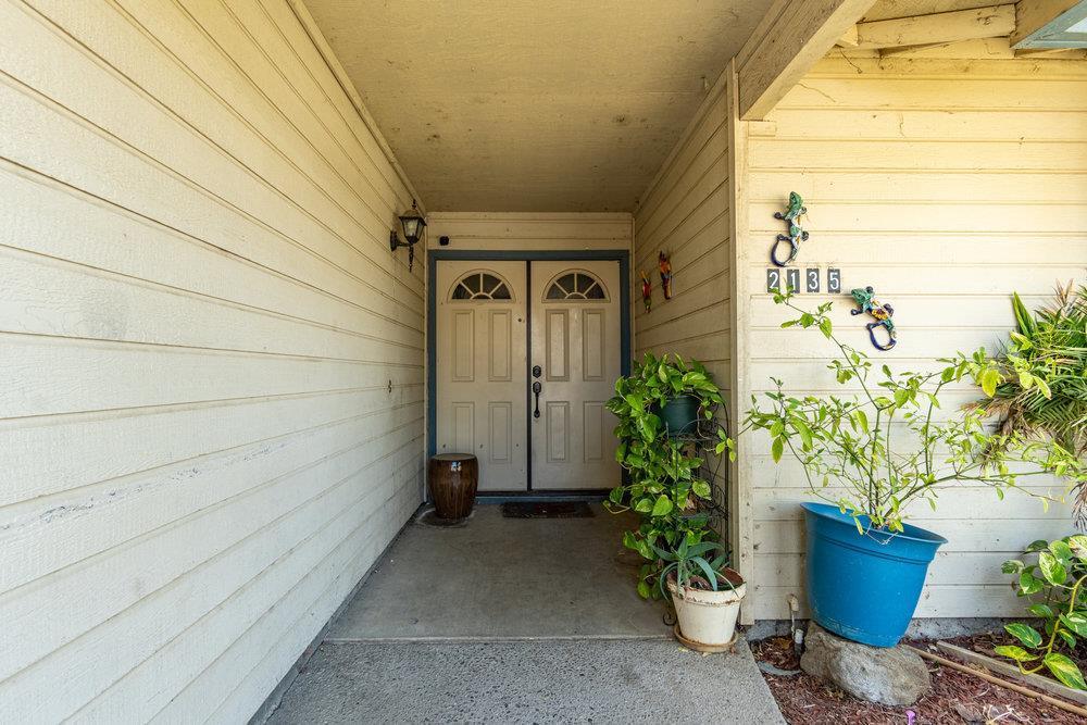 Detail Gallery Image 3 of 29 For 2135 Arroyo Ct, Los Banos,  CA 93635 - 4 Beds | 2 Baths