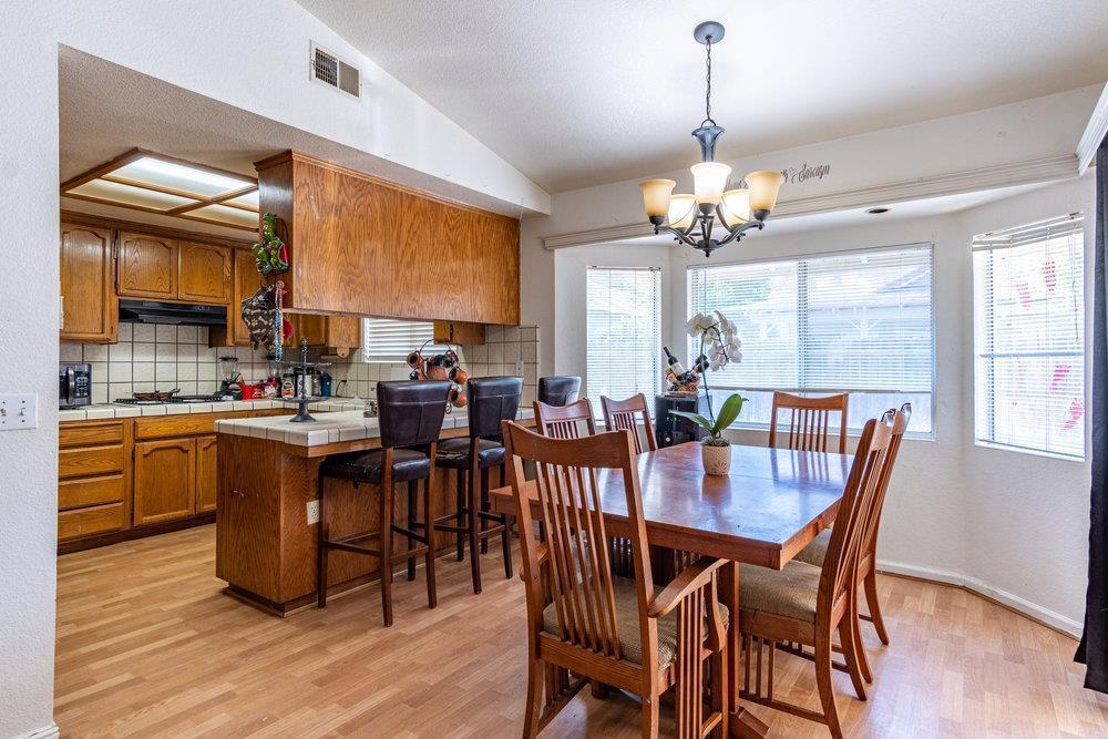 Detail Gallery Image 4 of 29 For 2135 Arroyo Ct, Los Banos,  CA 93635 - 4 Beds | 2 Baths