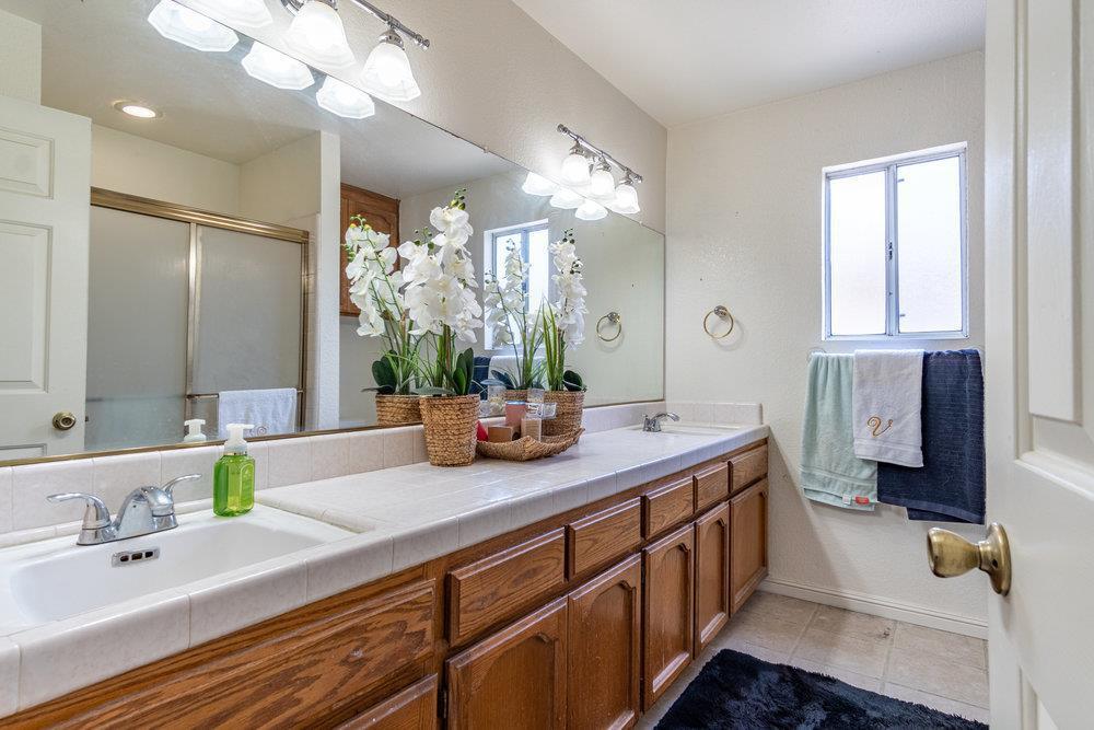 Detail Gallery Image 8 of 29 For 2135 Arroyo Ct, Los Banos,  CA 93635 - 4 Beds | 2 Baths