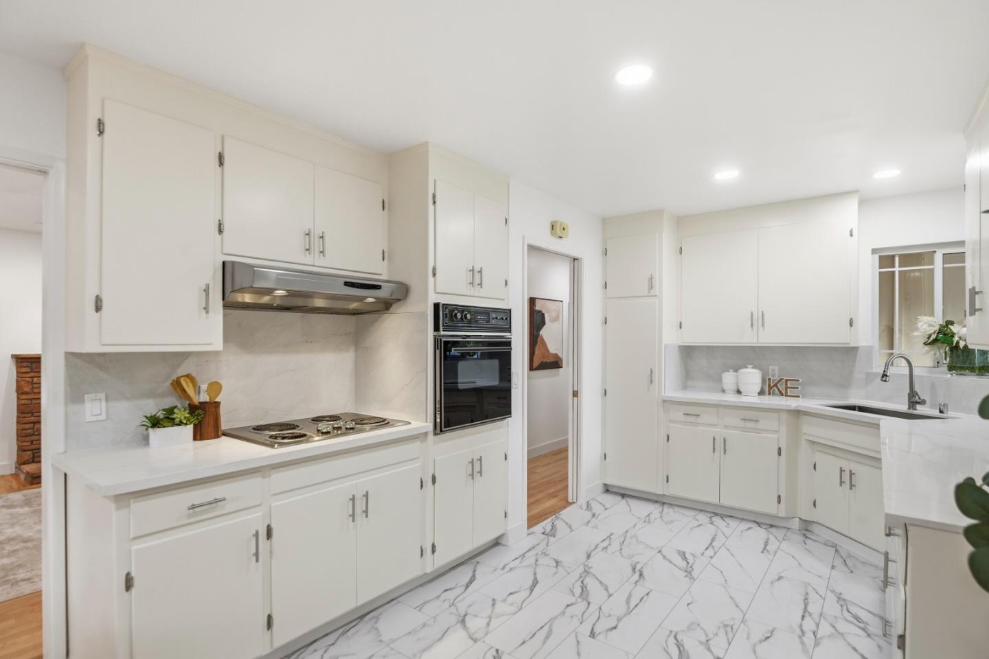 Detail Gallery Image 12 of 29 For 1985 Minna Way, San Jose,  CA 95124 - 3 Beds | 2 Baths