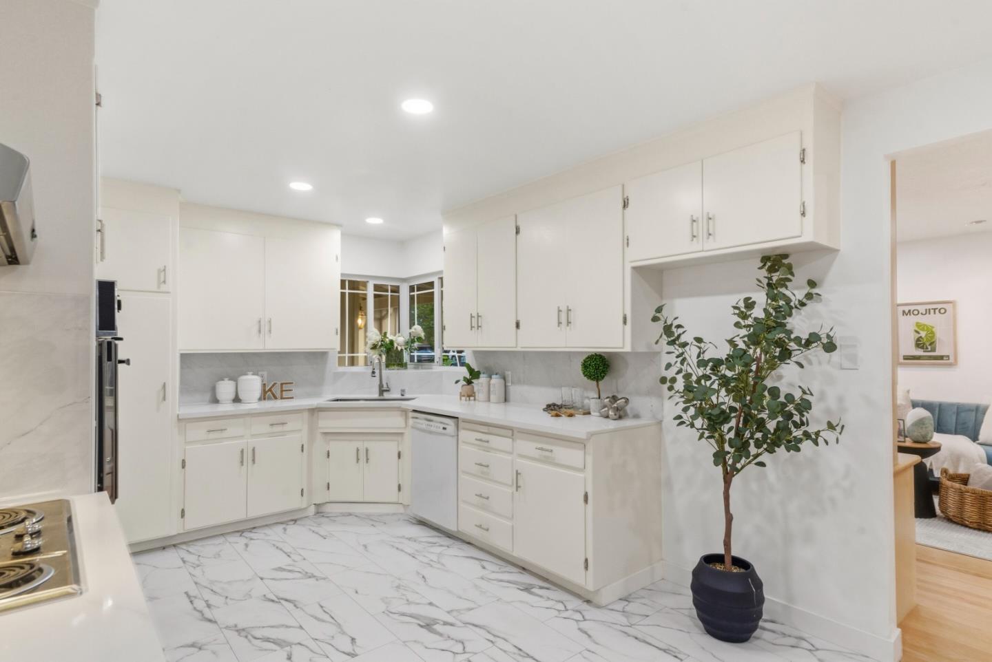 Detail Gallery Image 13 of 29 For 1985 Minna Way, San Jose,  CA 95124 - 3 Beds | 2 Baths