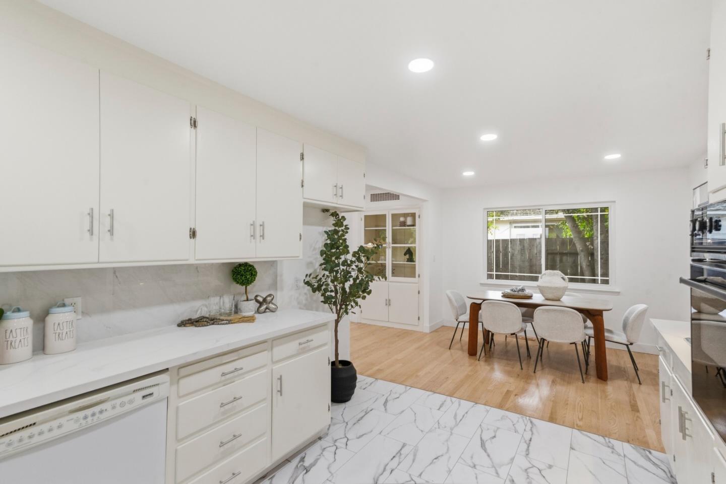 Detail Gallery Image 14 of 29 For 1985 Minna Way, San Jose,  CA 95124 - 3 Beds | 2 Baths