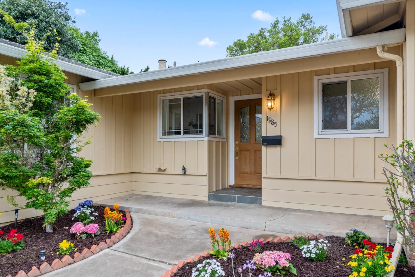 Detail Gallery Image 2 of 29 For 1985 Minna Way, San Jose,  CA 95124 - 3 Beds | 2 Baths