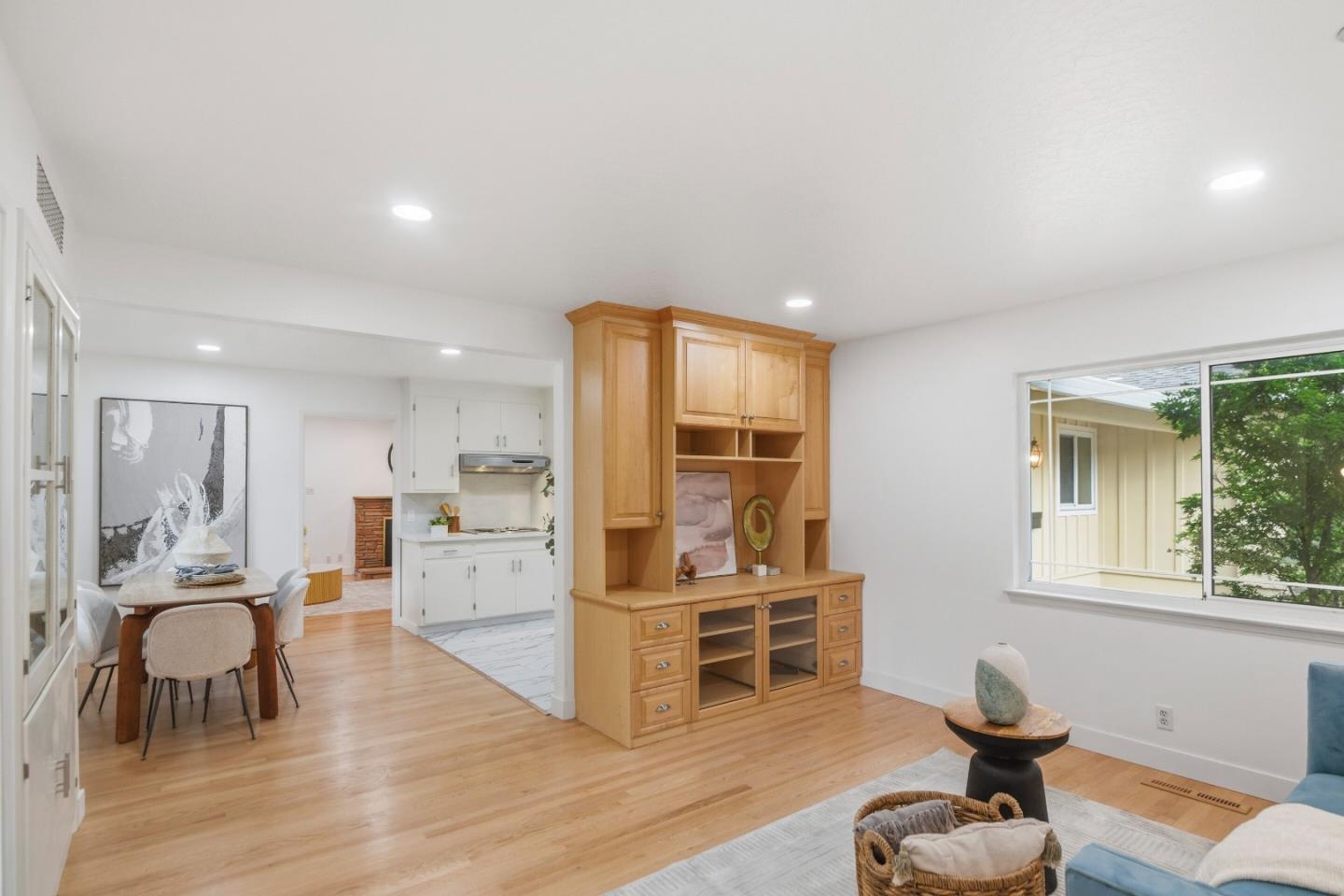 Detail Gallery Image 7 of 29 For 1985 Minna Way, San Jose,  CA 95124 - 3 Beds | 2 Baths