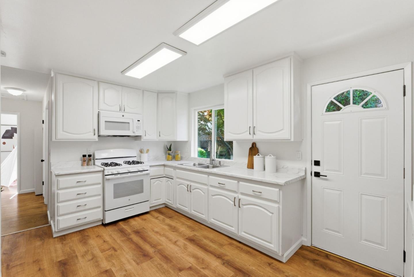 Detail Gallery Image 26 of 33 For 452 - 454 Waddington Ave, Sunnyvale,  CA 94085 - 5 Beds | 2 Baths