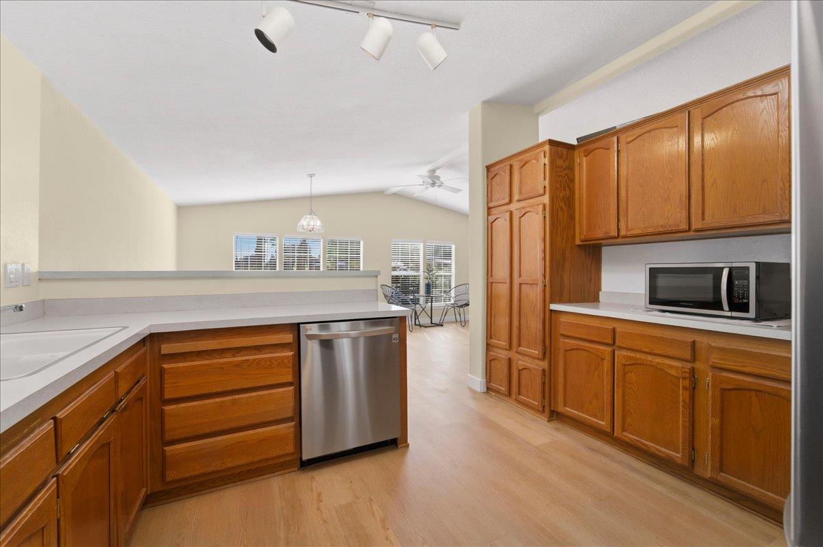 Detail Gallery Image 14 of 34 For 3637 Snell Ave #132,  San Jose,  CA 95136 - 3 Beds | 2 Baths