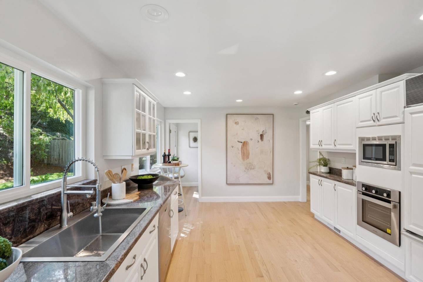 Detail Gallery Image 11 of 41 For 3051 Atwater Dr, Burlingame,  CA 94010 - 4 Beds | 2/1 Baths