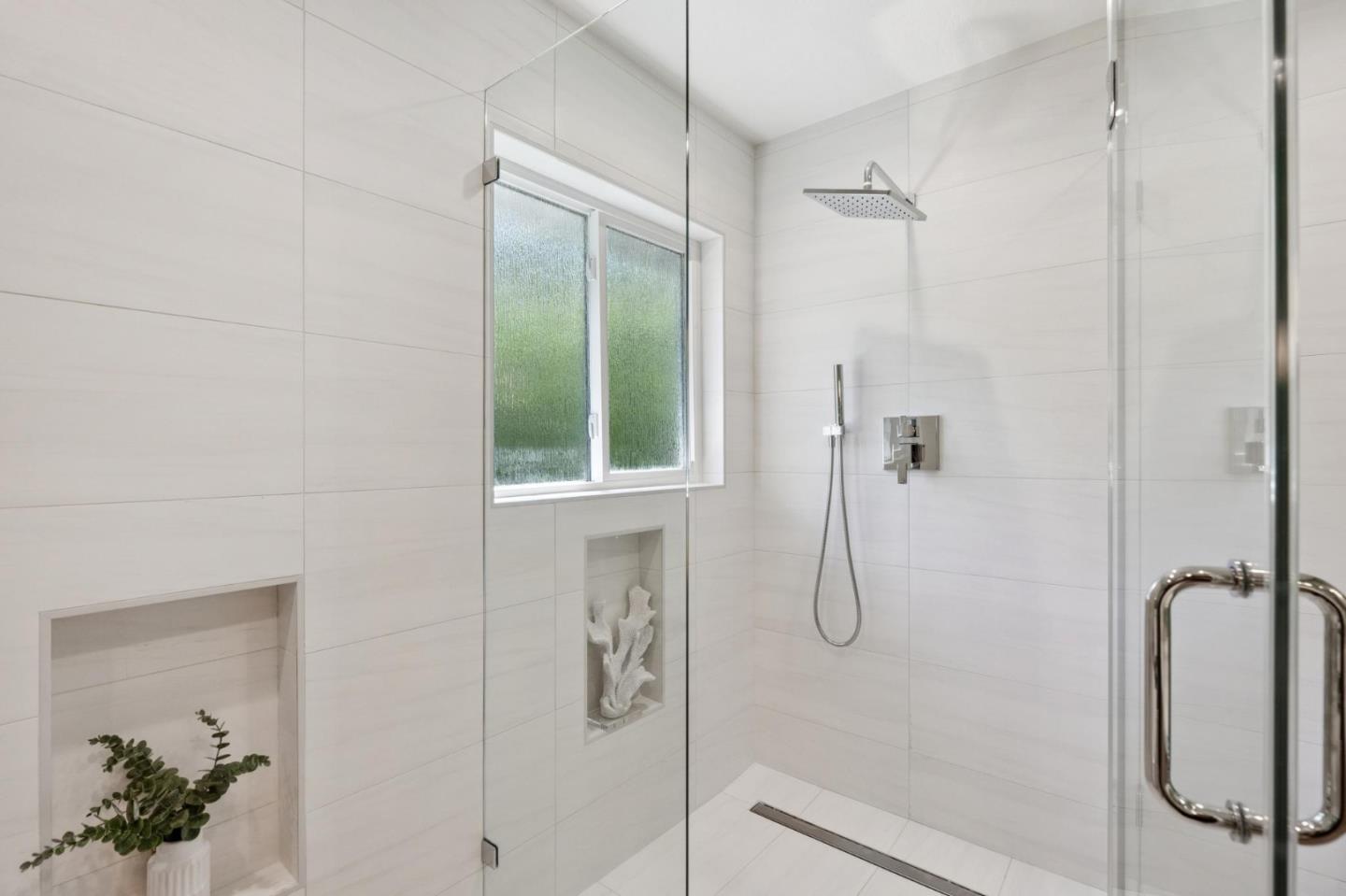 Detail Gallery Image 24 of 41 For 3051 Atwater Dr, Burlingame,  CA 94010 - 4 Beds | 2/1 Baths