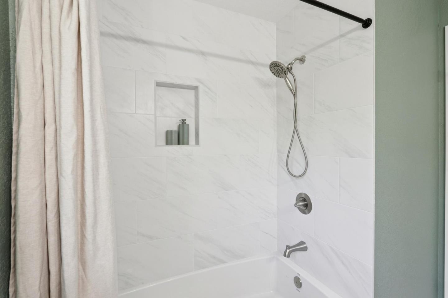 Detail Gallery Image 33 of 41 For 3051 Atwater Dr, Burlingame,  CA 94010 - 4 Beds | 2/1 Baths