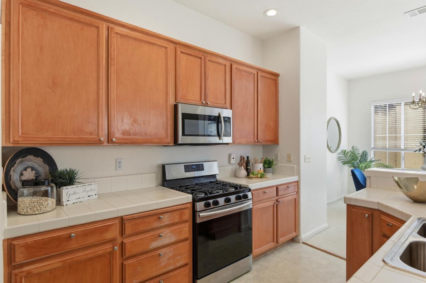 Detail Gallery Image 17 of 49 For 365 Shelby Dr, Mountain View,  CA 94043 - 4 Beds | 3 Baths