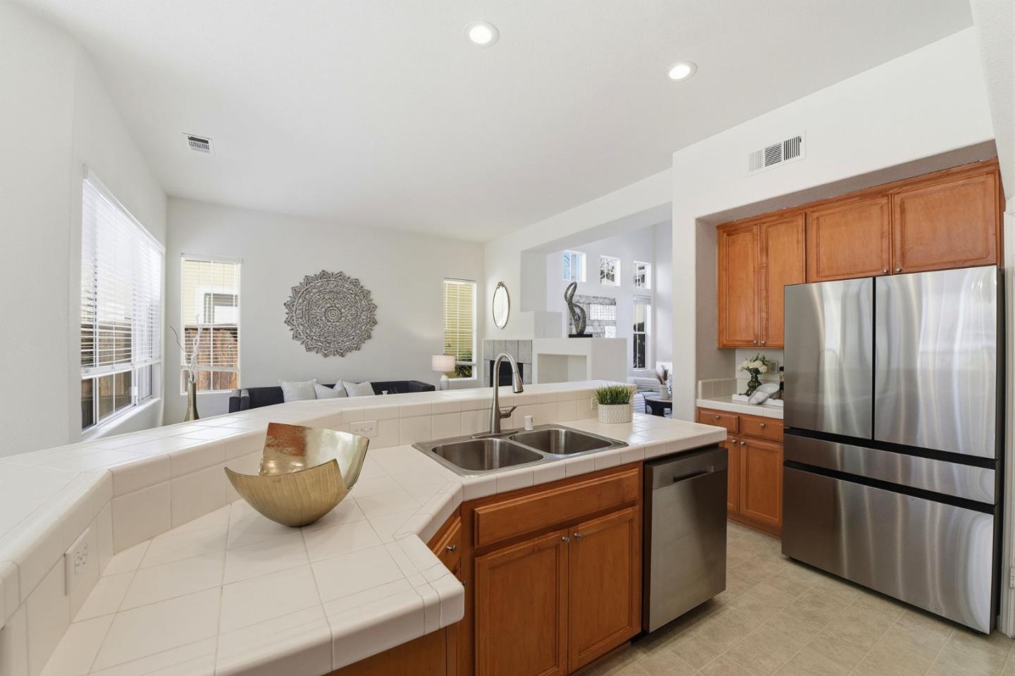 Detail Gallery Image 19 of 49 For 365 Shelby Dr, Mountain View,  CA 94043 - 4 Beds | 3 Baths