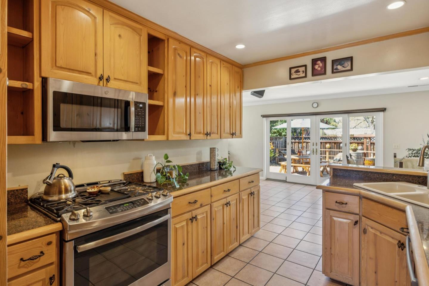 Detail Gallery Image 10 of 32 For 333 Schroeder St, Sunnyvale,  CA 94085 - 3 Beds | 2 Baths