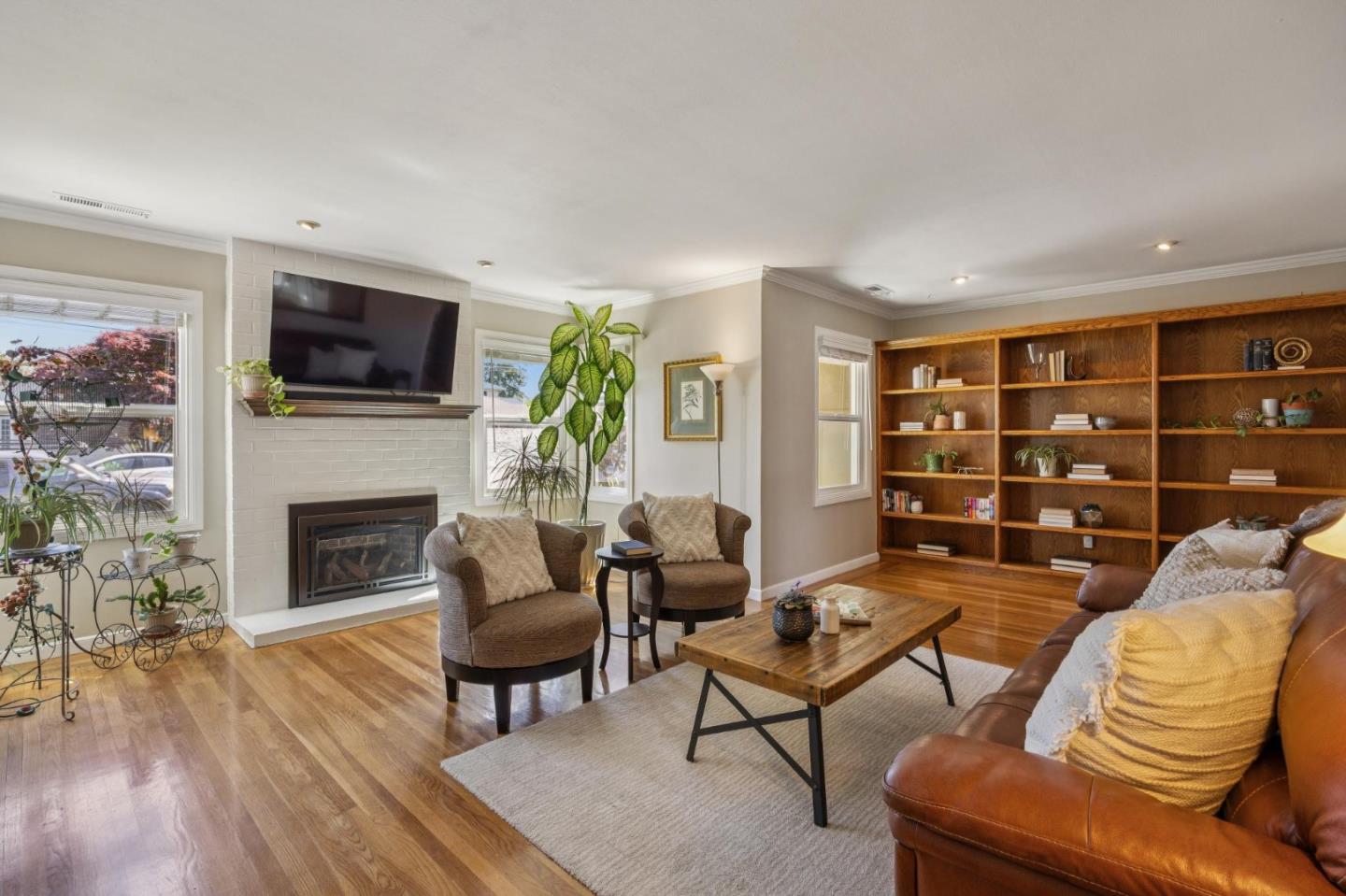 Detail Gallery Image 4 of 32 For 333 Schroeder St, Sunnyvale,  CA 94085 - 3 Beds | 2 Baths