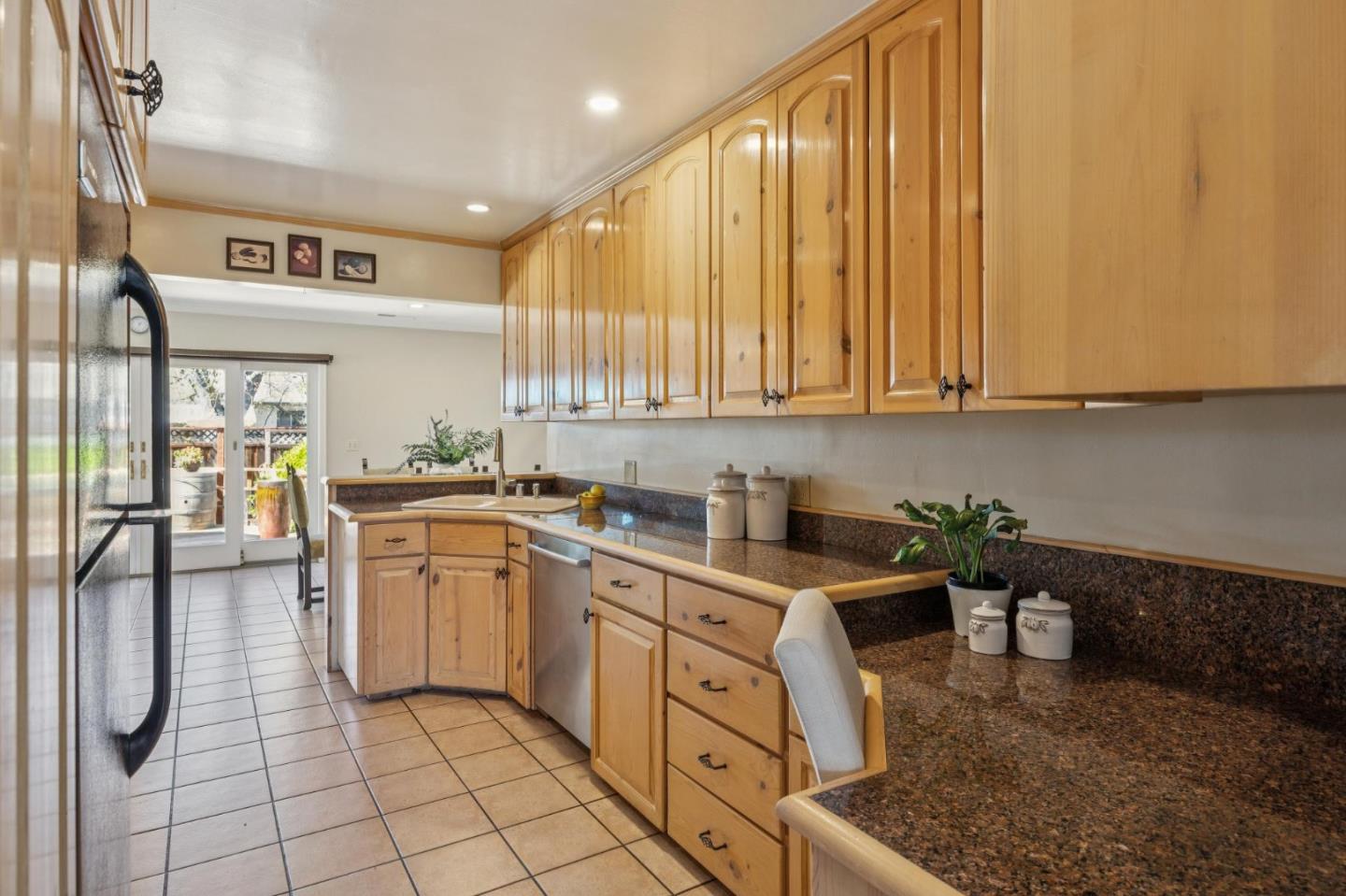 Detail Gallery Image 6 of 32 For 333 Schroeder St, Sunnyvale,  CA 94085 - 3 Beds | 2 Baths