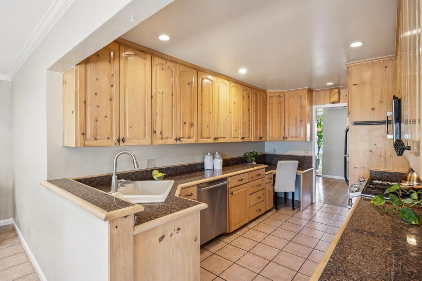 Detail Gallery Image 7 of 32 For 333 Schroeder St, Sunnyvale,  CA 94085 - 3 Beds | 2 Baths