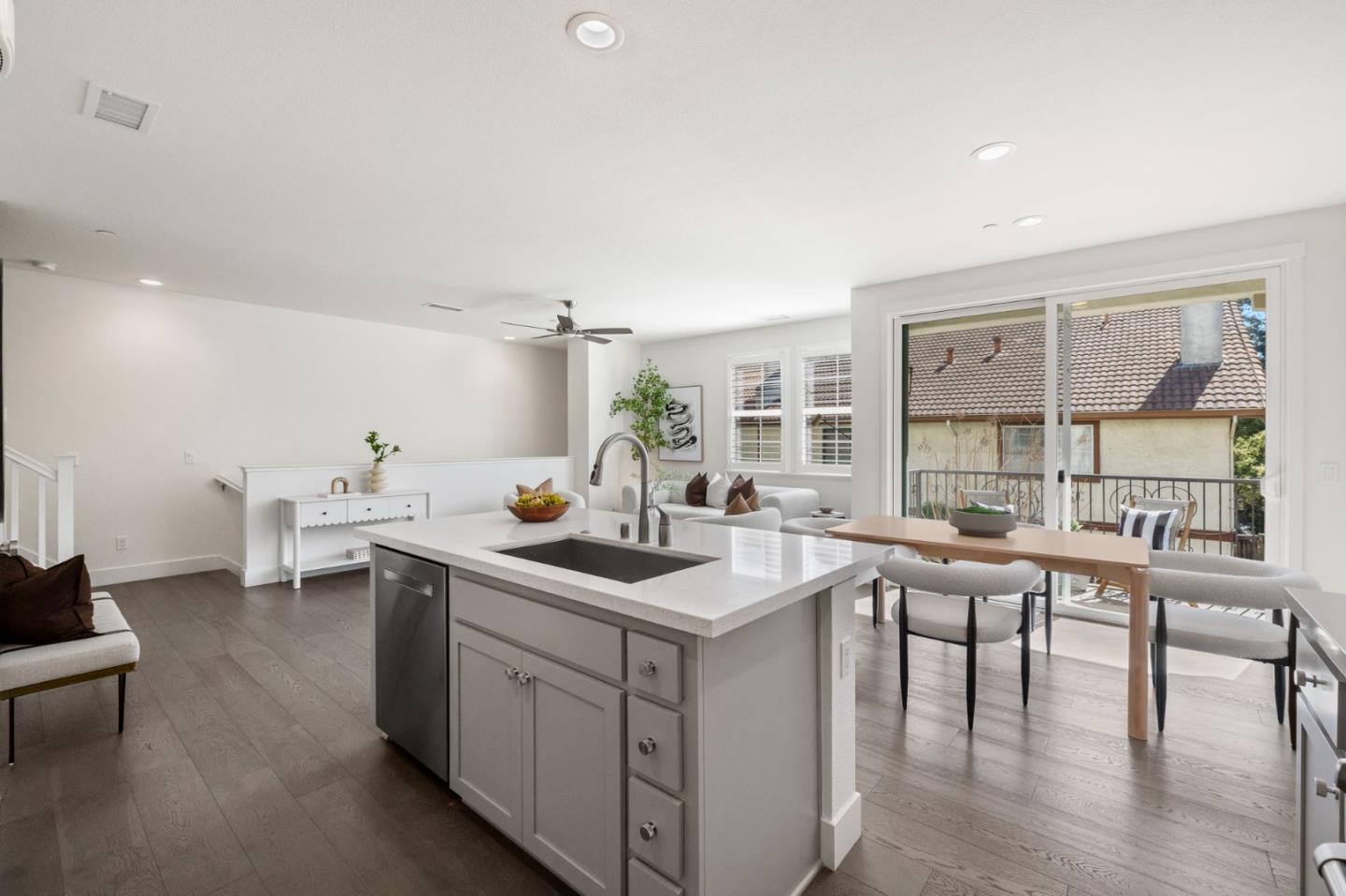 Detail Gallery Image 8 of 28 For 258 Carroll St #112,  Sunnyvale,  CA 94086 - 3 Beds | 2/1 Baths