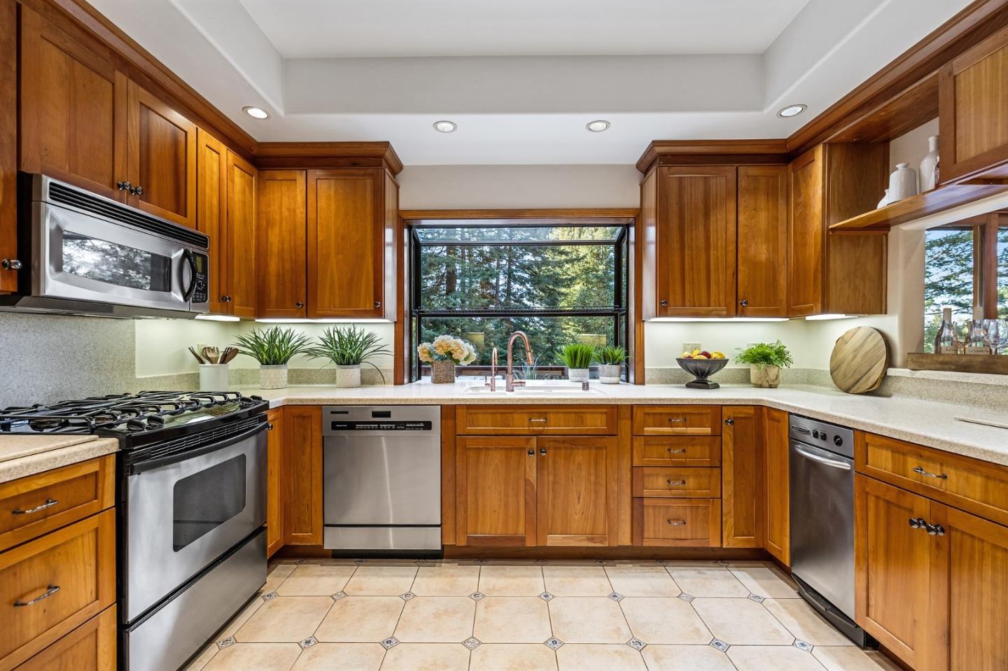 Detail Gallery Image 15 of 50 For 489 Northridge Dr, Scotts Valley,  CA 95066 - 3 Beds | 2/1 Baths