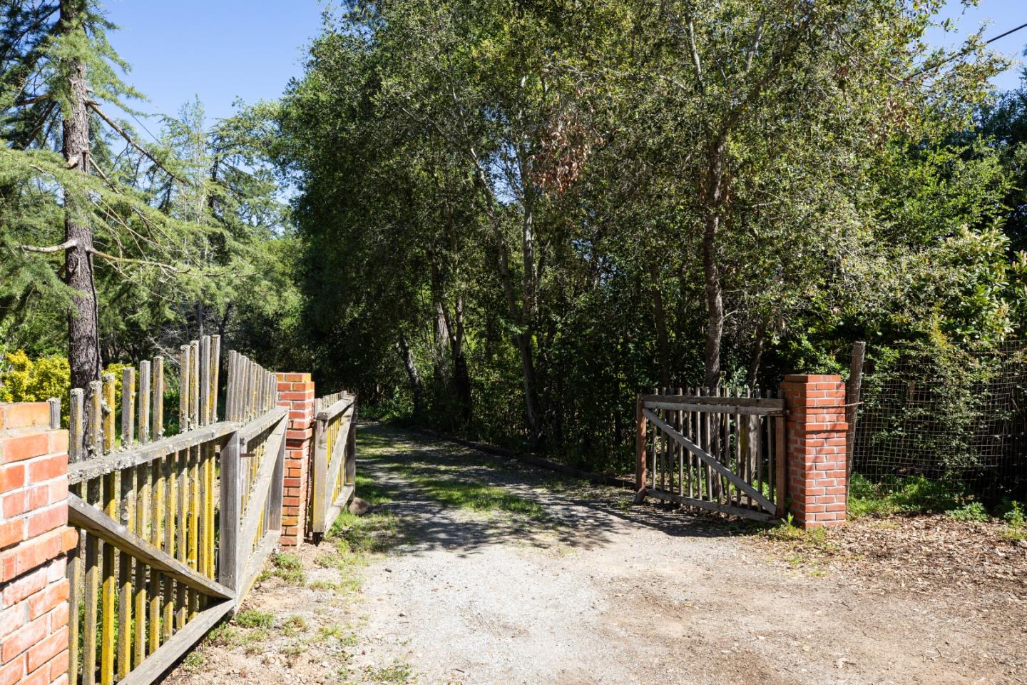 Detail Gallery Image 6 of 35 For 391 Mountain Home Rd, Woodside,  CA 94062 - 2 Beds | 1 Baths