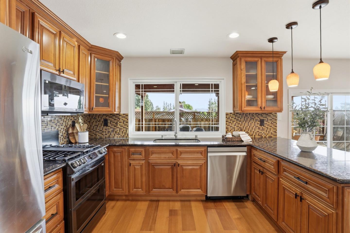 Detail Gallery Image 18 of 43 For 3630 Eastridge Dr, San Jose,  CA 95148 - 5 Beds | 3 Baths