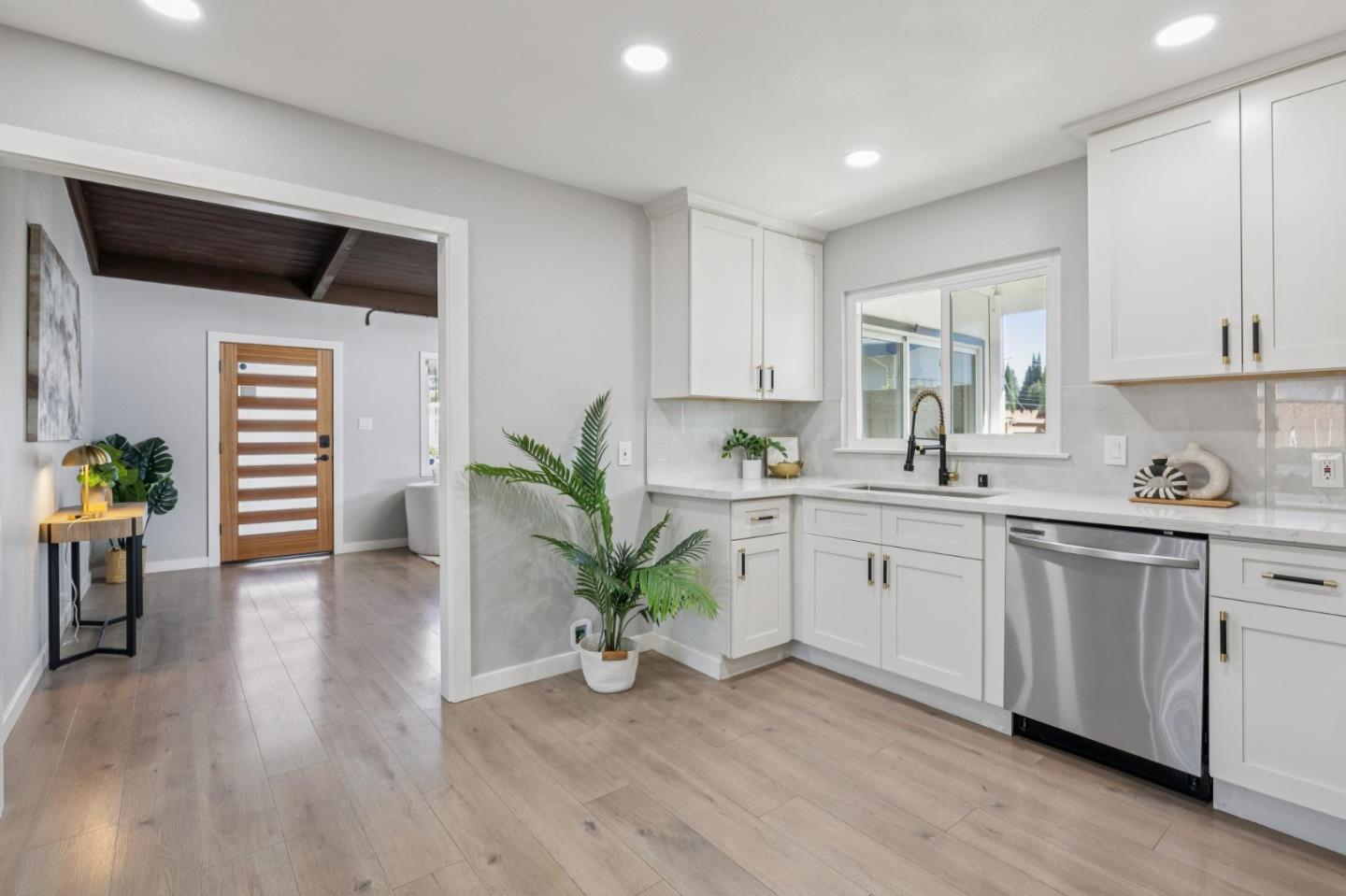 Detail Gallery Image 13 of 40 For 714 Hamilton Ln, Santa Clara,  CA 95051 - 3 Beds | 2 Baths