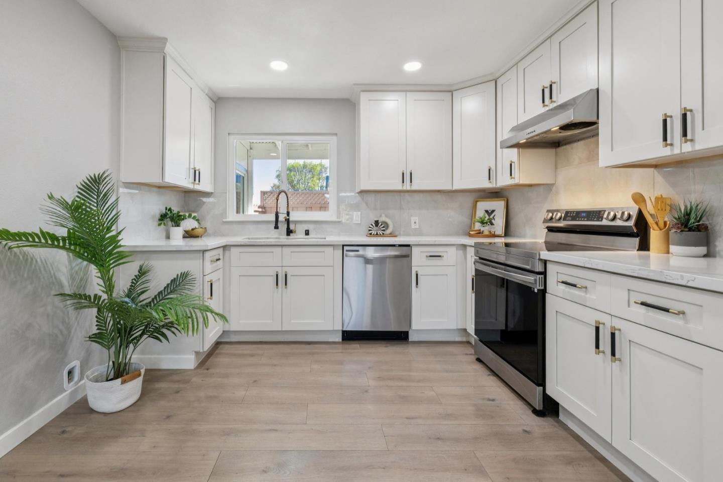 Detail Gallery Image 15 of 40 For 714 Hamilton Ln, Santa Clara,  CA 95051 - 3 Beds | 2 Baths