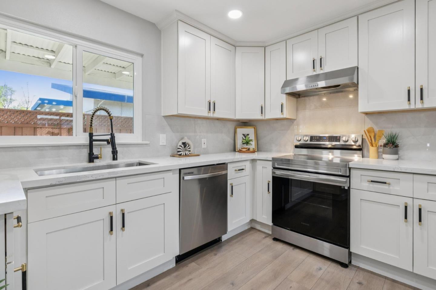 Detail Gallery Image 16 of 40 For 714 Hamilton Ln, Santa Clara,  CA 95051 - 3 Beds | 2 Baths