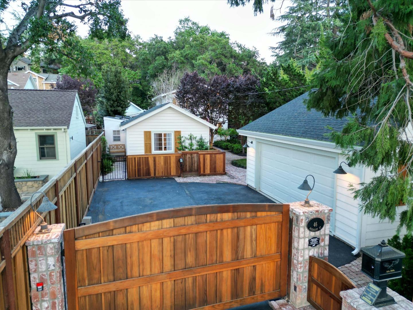 Detail Gallery Image 3 of 57 For 46 Pleasant St, Los Gatos,  CA 95030 - 4 Beds | 2/1 Baths