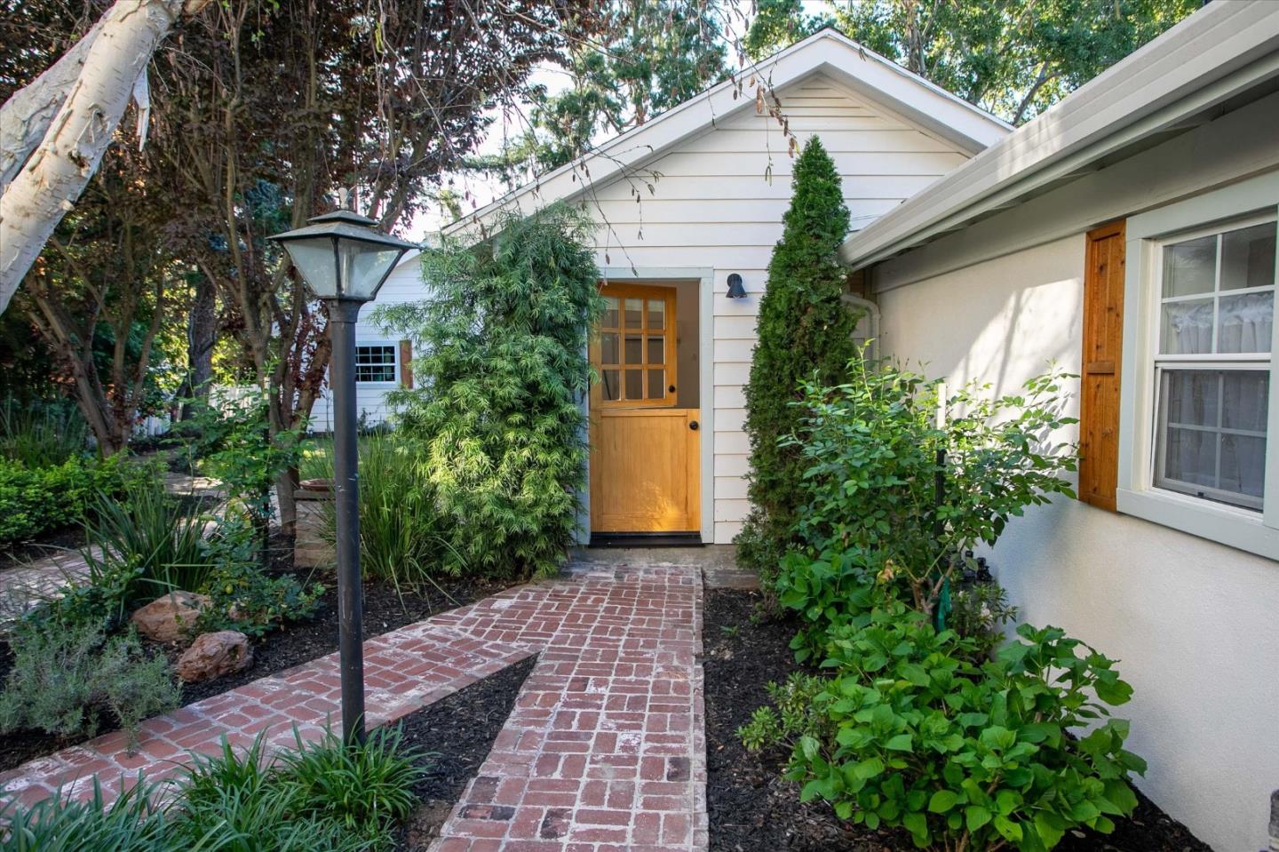 Detail Gallery Image 7 of 57 For 46 Pleasant St, Los Gatos,  CA 95030 - 4 Beds | 2/1 Baths