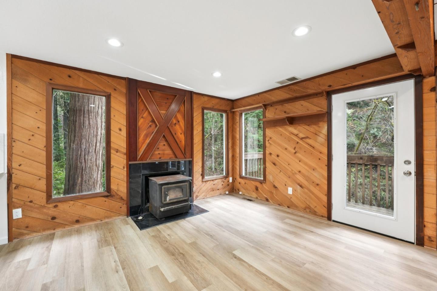 Detail Gallery Image 10 of 28 For 8170 Pescadero Creek Rd, Loma Mar,  CA 94021 - 3 Beds | 2 Baths