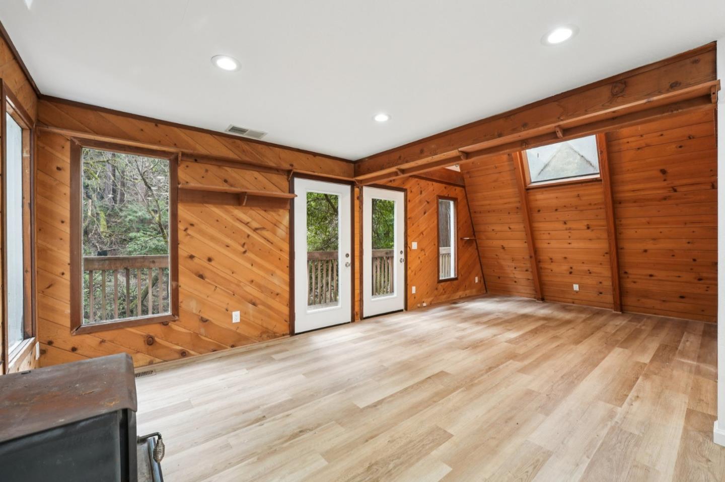 Detail Gallery Image 11 of 28 For 8170 Pescadero Creek Rd, Loma Mar,  CA 94021 - 3 Beds | 2 Baths