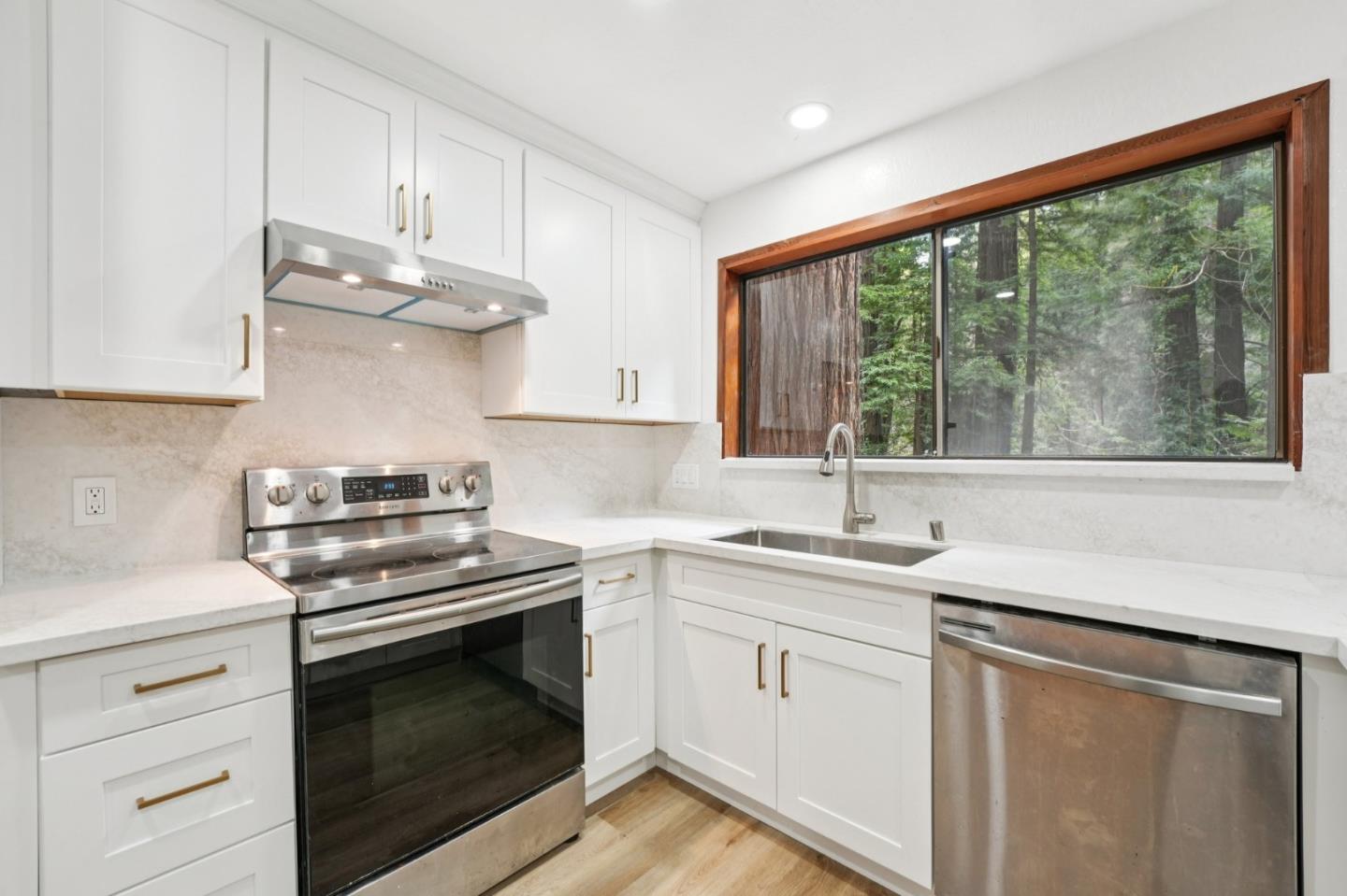 Detail Gallery Image 12 of 28 For 8170 Pescadero Creek Rd, Loma Mar,  CA 94021 - 3 Beds | 2 Baths