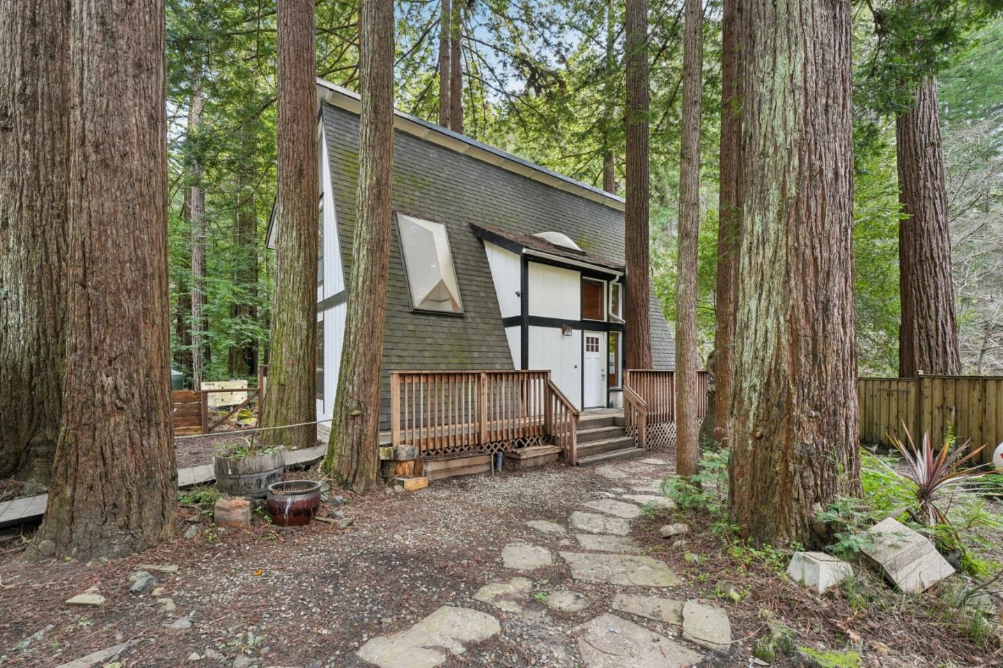 Detail Gallery Image 3 of 28 For 8170 Pescadero Creek Rd, Loma Mar,  CA 94021 - 3 Beds | 2 Baths