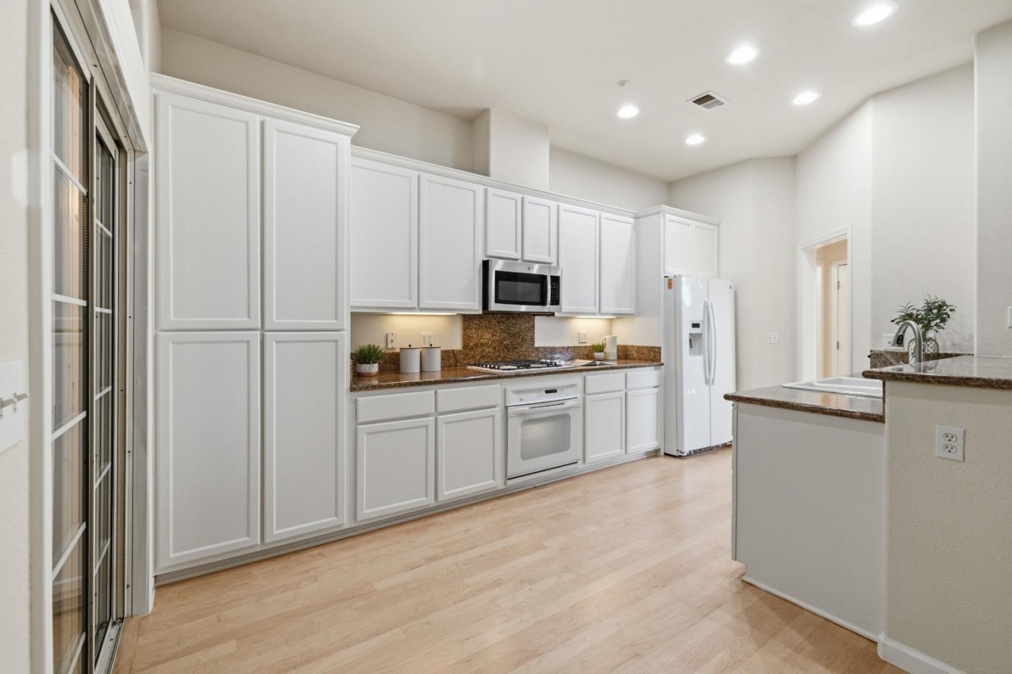 Detail Gallery Image 6 of 56 For 101 Woodhill Dr, Scotts Valley,  CA 95066 - 3 Beds | 2/1 Baths