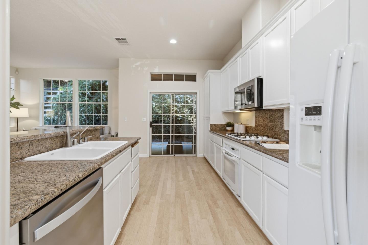 Detail Gallery Image 8 of 56 For 101 Woodhill Dr, Scotts Valley,  CA 95066 - 3 Beds | 2/1 Baths
