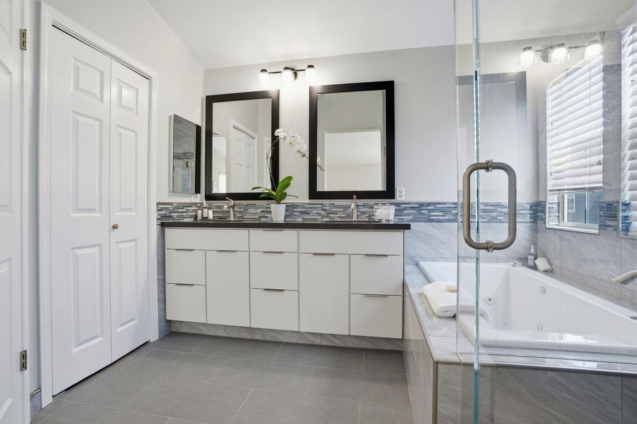 Detail Gallery Image 13 of 27 For 308 Sandhurst St, Redwood City,  CA 94065 - 4 Beds | 2/1 Baths
