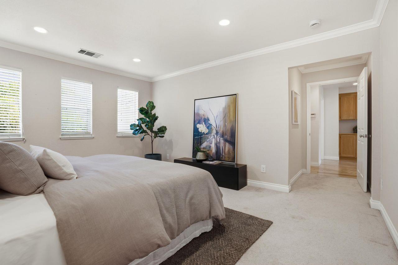 Detail Gallery Image 16 of 27 For 308 Sandhurst St, Redwood City,  CA 94065 - 4 Beds | 2/1 Baths