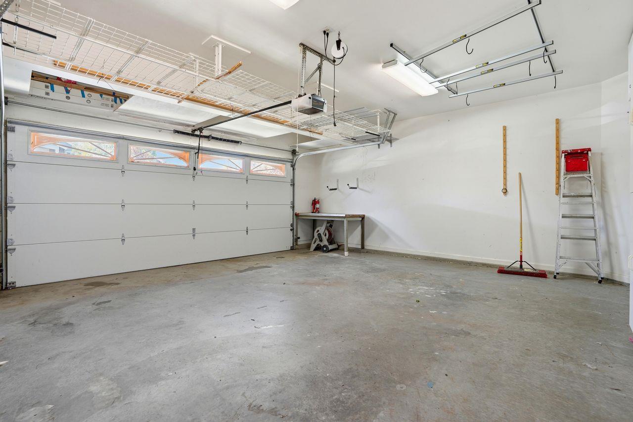 Detail Gallery Image 24 of 27 For 308 Sandhurst St, Redwood City,  CA 94065 - 4 Beds | 2/1 Baths