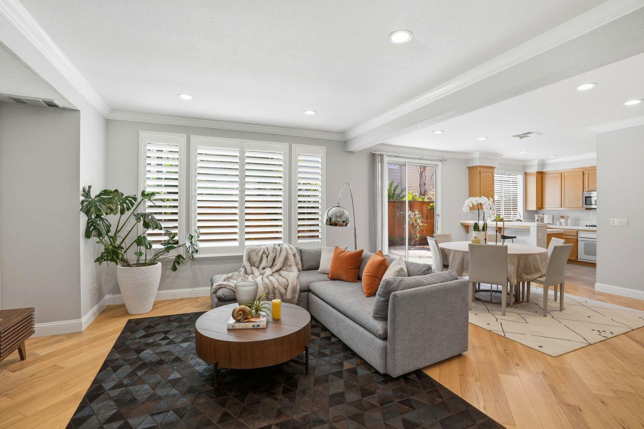 Detail Gallery Image 4 of 27 For 308 Sandhurst St, Redwood City,  CA 94065 - 4 Beds | 2/1 Baths