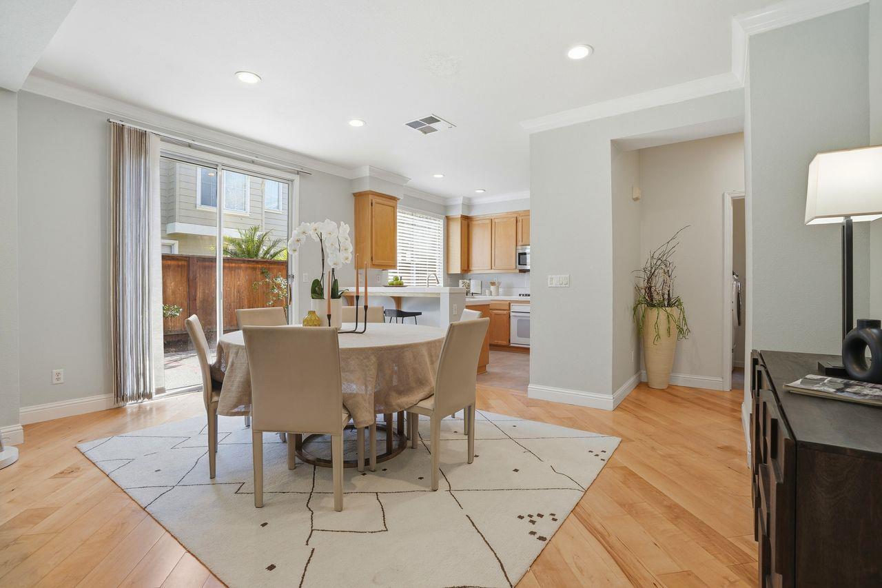 Detail Gallery Image 6 of 27 For 308 Sandhurst St, Redwood City,  CA 94065 - 4 Beds | 2/1 Baths