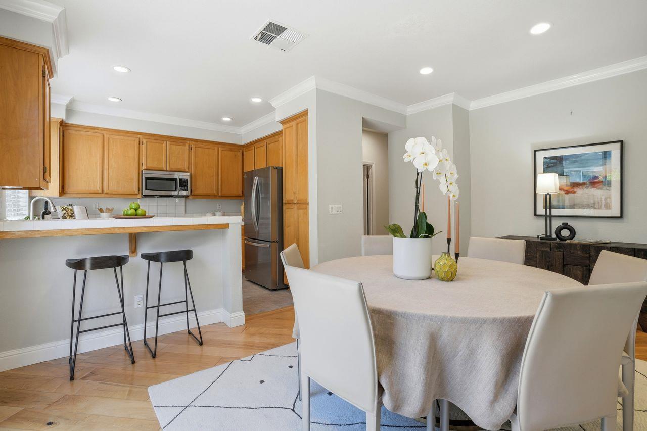 Detail Gallery Image 7 of 27 For 308 Sandhurst St, Redwood City,  CA 94065 - 4 Beds | 2/1 Baths