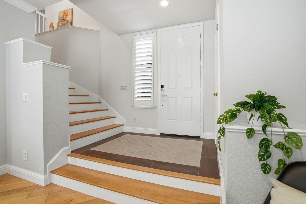 Detail Gallery Image 9 of 27 For 308 Sandhurst St, Redwood City,  CA 94065 - 4 Beds | 2/1 Baths