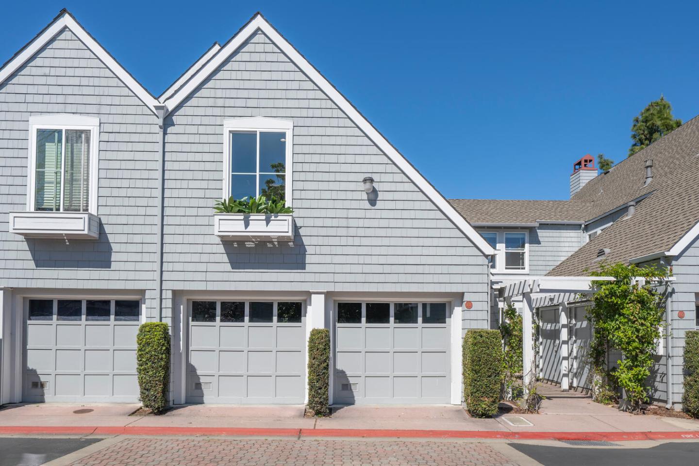 Detail Gallery Image 2 of 44 For 104 Mendocino Way, Redwood Shores,  CA 94065 - 3 Beds | 2/1 Baths