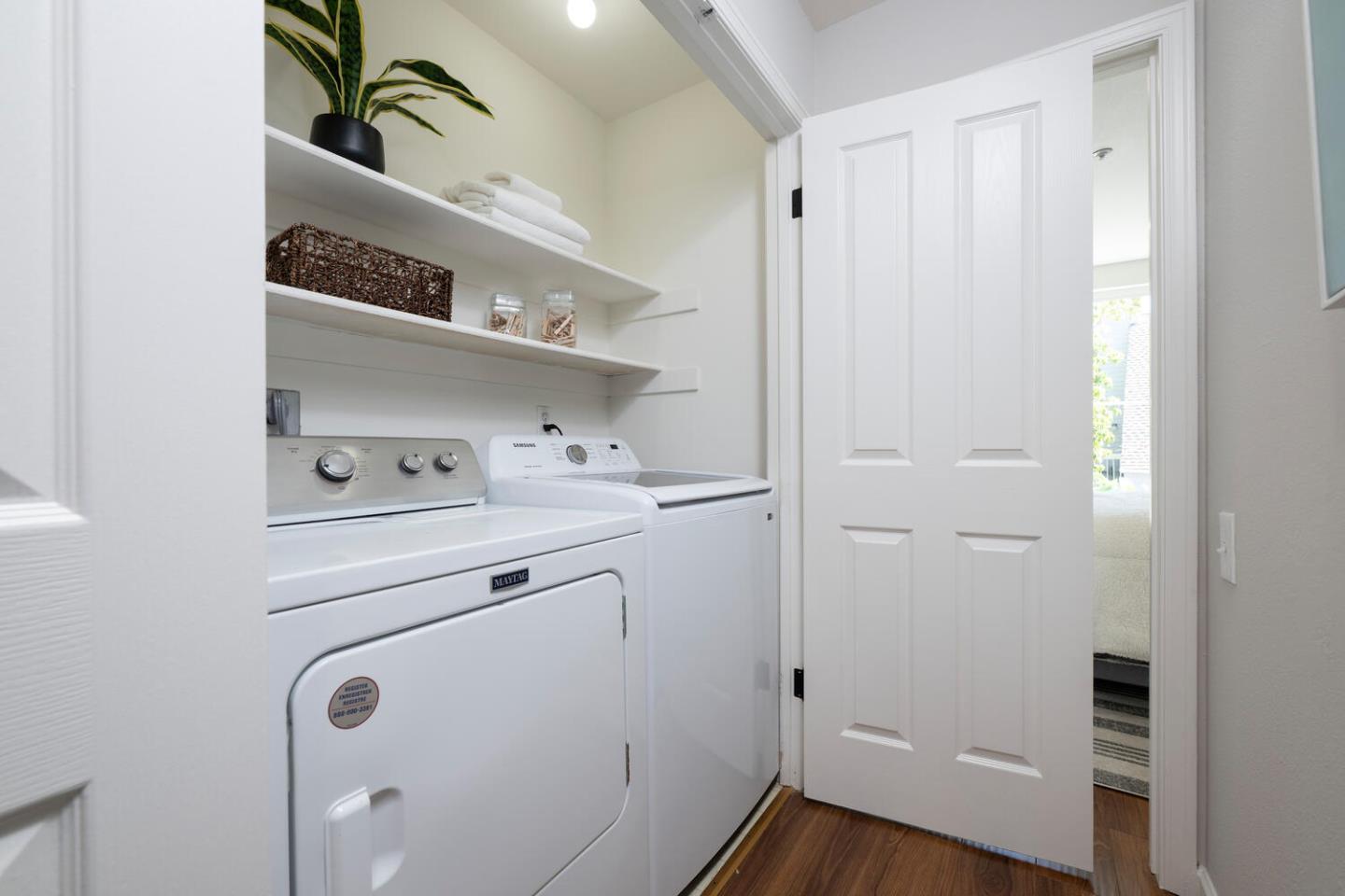 Detail Gallery Image 32 of 44 For 104 Mendocino Way, Redwood Shores,  CA 94065 - 3 Beds | 2/1 Baths