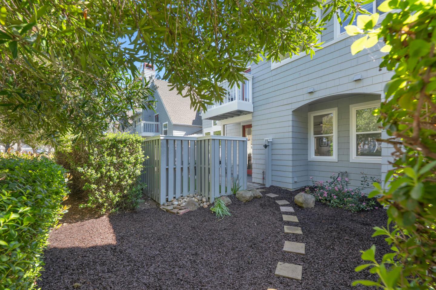 Detail Gallery Image 38 of 44 For 104 Mendocino Way, Redwood Shores,  CA 94065 - 3 Beds | 2/1 Baths